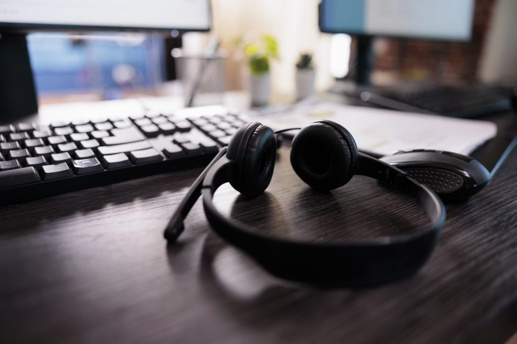 Fone de telemarketing representando a cobrança administrativa